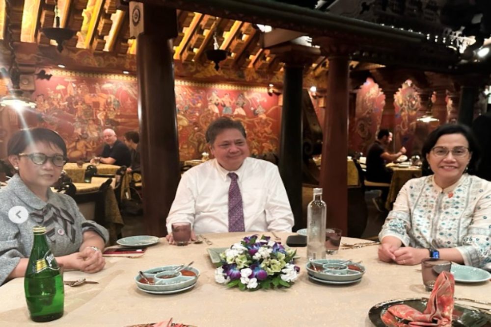 Menteri Luar Negeri Retno Marsudi, Menko Perekonomian Airlangga Hartarto dan Menteri Keuangan Sri Mulyani tiba di New Delhi India, Jumat (8/9/2023) untuk menghadiri KTT G20./Instagram @smindrawati