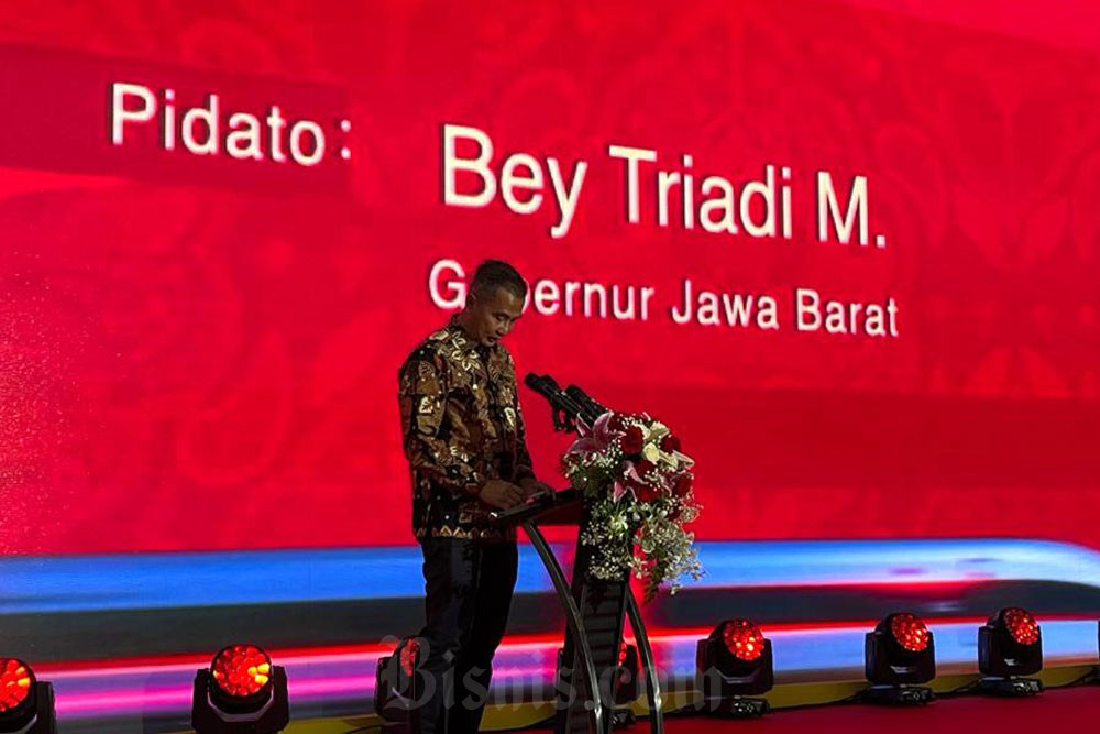 Pj Gubernur Jawa Barat Bey Machmudin Triadi menyampaikan kata sambutan dalam acara Upacara Pembukaan Basis Pertukaran Ilmu Pengetahuan dan Budaya Kereta Api Kecepatan Tinggi Jakarta-Bandung, Sabtu (9/9/2023)./ BISNIS - Crysania Suhartanto