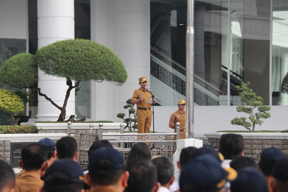 Penjabat (Pj) Gubernur Sumatera Utara (Sumut) Hassanudin memimpin apel pagi di halaman Kantor Gubernur di Medan, Senin (11/9/2023)./Ist