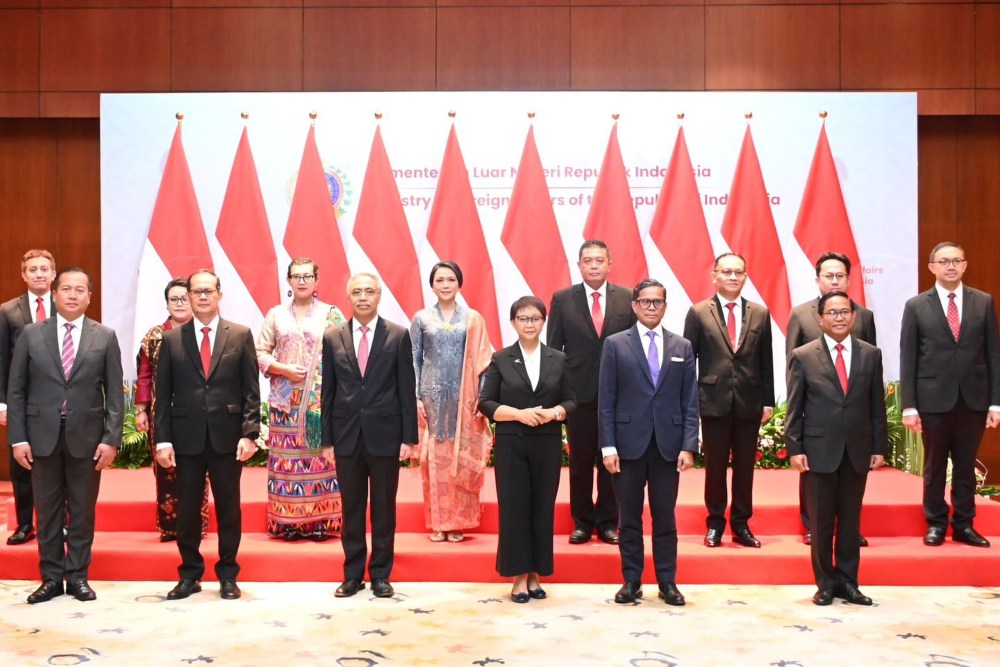  Menlu Retno Resmi Lantik 3 Pejabat Pimpinan Tinggi Madya dan 10 Pimpinan Tinggi Pratama