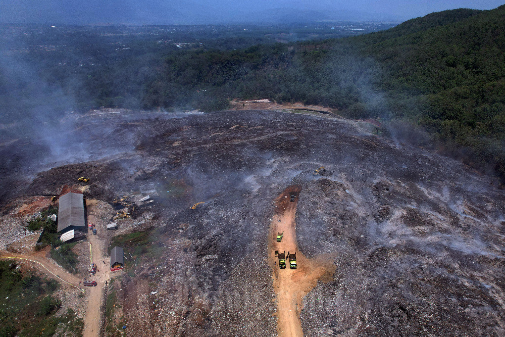  Kebakaran Tempat Pembuangan Akhir (TPA) Sarimukti di Bandung Belum Bisa Dipadamkan