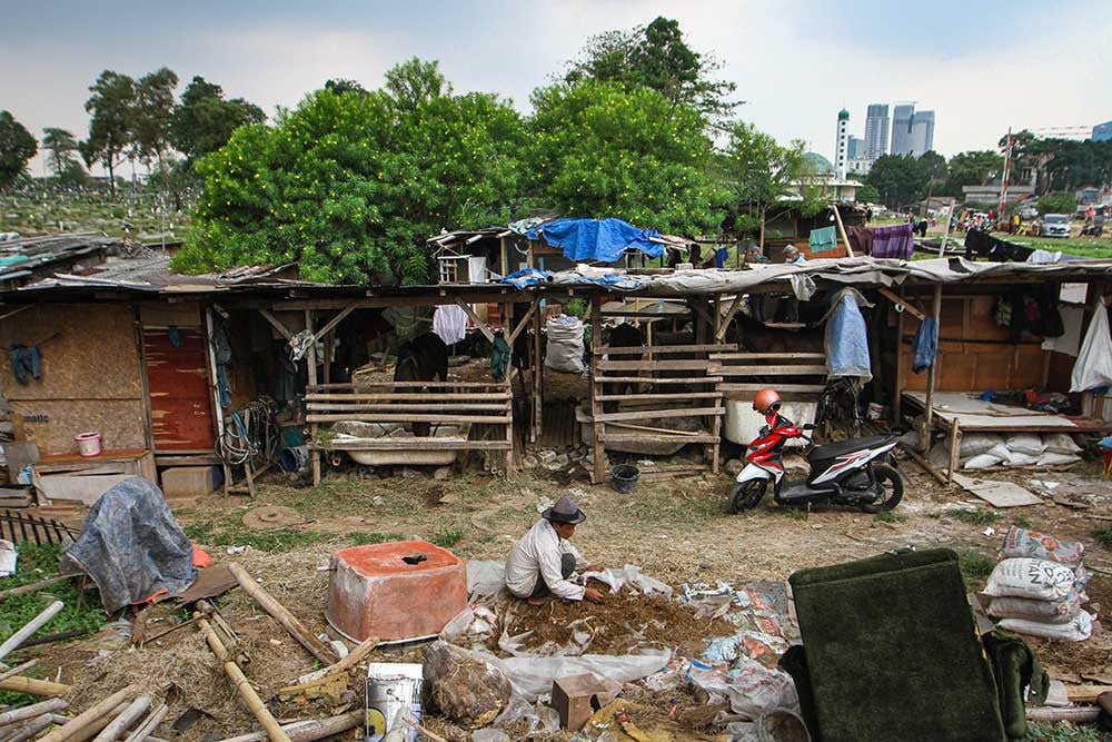 Ilustrasi warga beraktivitas di kawasan dengan penduduk miskin./Bisnis-Arief Hermawan P.