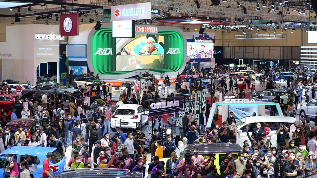  Automakers Improve to Meet 2023 Car Sales Target