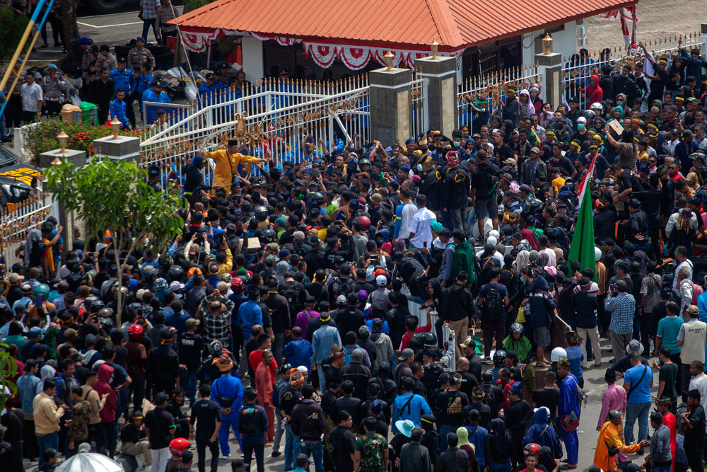 Masyarakat Rempang protes. ANTARA FOTO/Teguh Prihatna