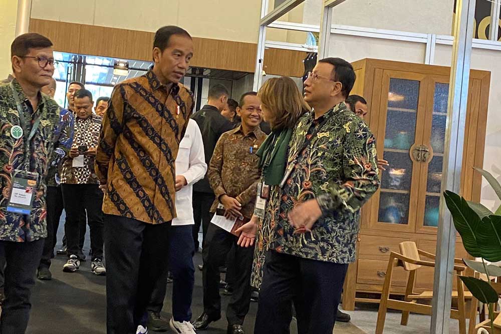 Presiden Jokowi meresmikan agenda pameran meubel internasional IFFINA 2023 di BSD, Tangerang, Kamis (14/92023)./ BISNIS - Afifah Rahmah