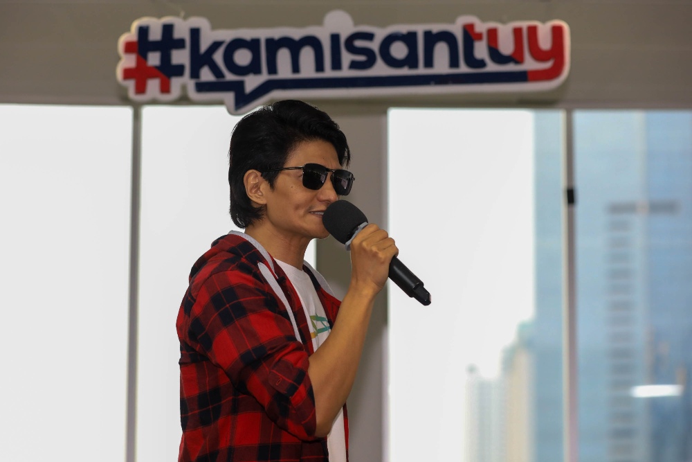 Penyanyi Kidnep tampil dalam acara Kamis Santuy di redaksi Bisnis Indonesia, Jakarta, Kamis (14/9/2023). Penyanyi yang besar bersama grup band Flanella ini tampil membawakan lagu barunya berjudul Sederhana/JIBI/Bisnis/Himawan L Nugraha
