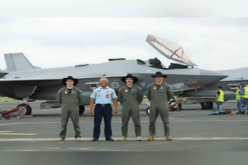 Pesawat siluman F-35A Australia mendarat di Lanud Sam Ratulangi/Twitter