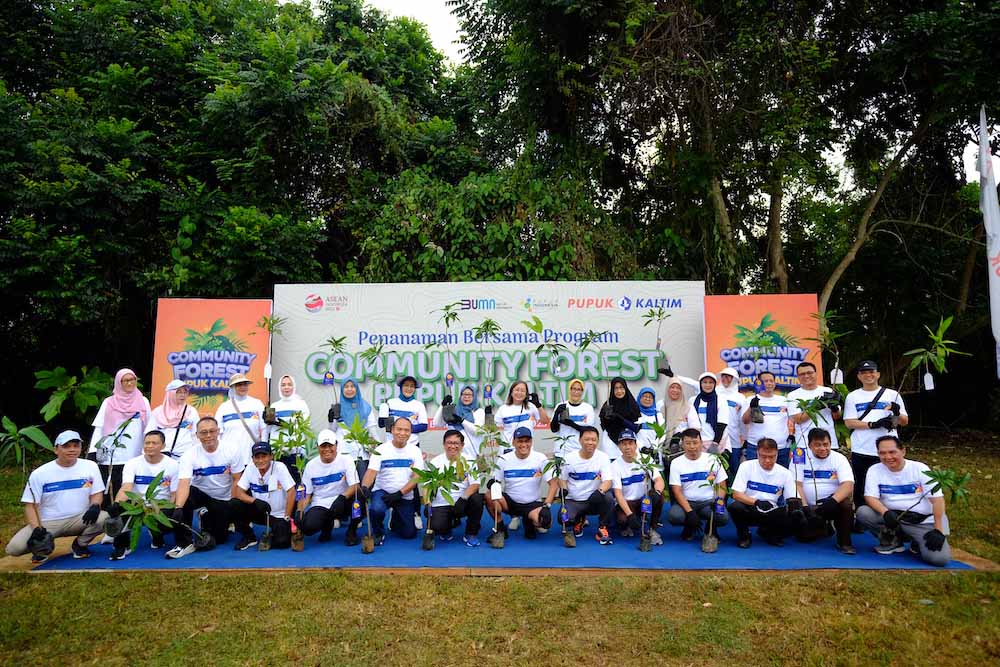  Kolaborasi Bersama PI Grup, Pupuk Kaltim Tanam Ratusan Bibit Pohon Program Community Forest