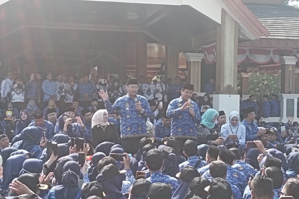 Bupati Sumedang Dony Ahmad Munir dan Wakil Bupati Erwan Setiawan berpamitan kepada seluruh Aparatur Sipil Negara (ASN) jelang tuntas masa jabatan 20 September 2023.