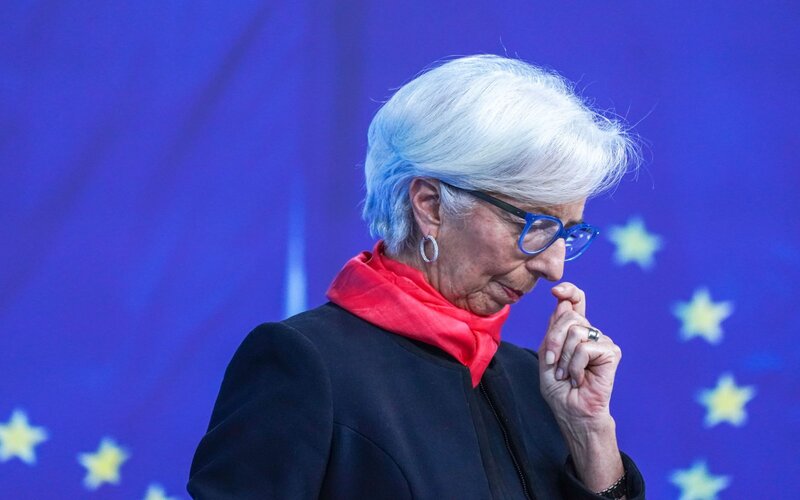 Christine Lagarde, Presiden European Central Bank (ECB), dalam konferensi pers di Frankfurt, Germany, Kamis (16/12/2021)/ Bloomberg-Andreas Arnold