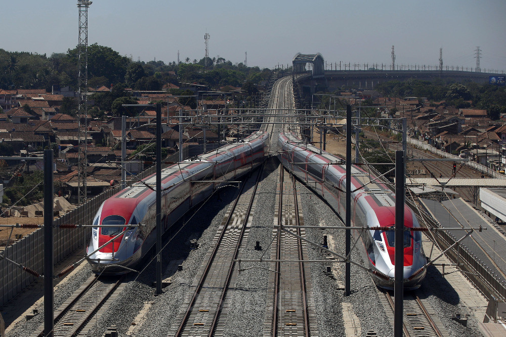  Utang Kereta Cepat Jakarta Bandung Dijamin APBN, Ekonom Ingatkan Ini