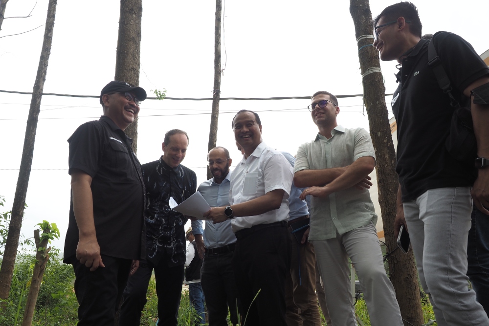 Kepala Otorita IKN Bambang Susantono menerima kunjungan para pengusaha dari Prancis di Ibu Kota Negara Nusantara/Otorita IKN.