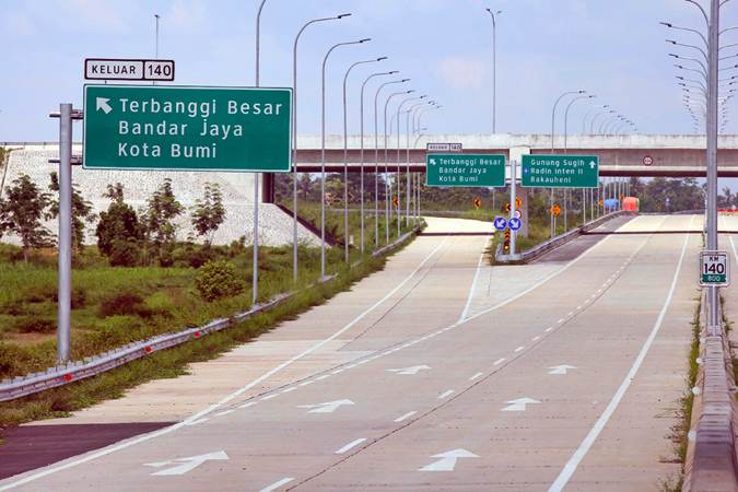 Salah satu ruas jalan tol Terbanggi Besar-Pematang Panggang di Bandar Jaya, Lampung Tengah, Rabu (1/5/2019)./Bisnis-Abdullah Azzam