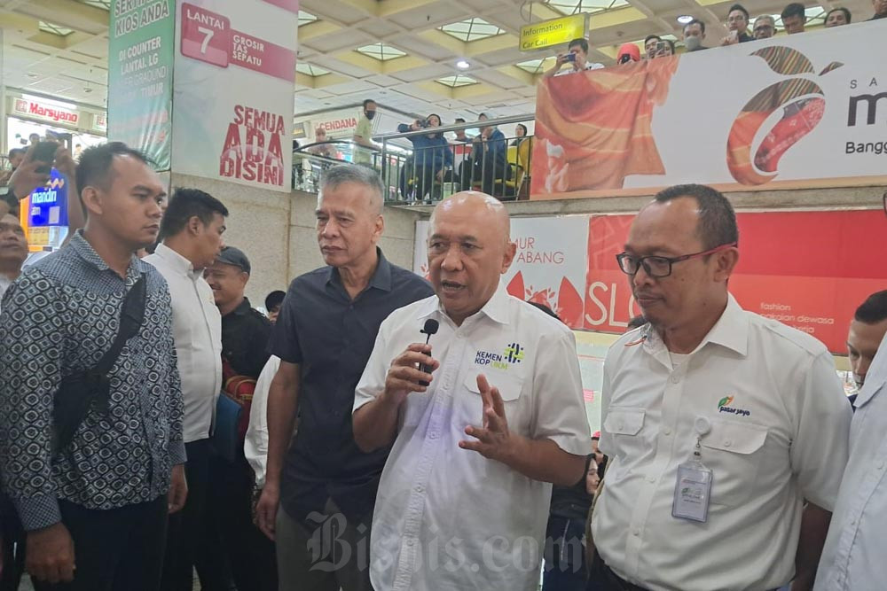  Menteri Teten Curiga Ada Barang Ilegal Dijual Murah di TikTok