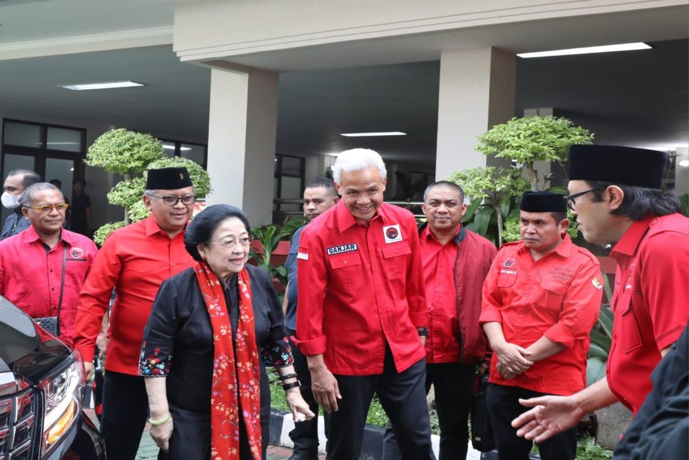 Bakal calon presiden Ganjar Pranowo dan Ketua Umum PDIP Megawati Soekarnoputri menghadiri rapat Konsolidasi Organisasi Internal Partai di Lenteng Agung, Jakarta Selatan, Senin (31/7/2023)/Dok. PDIPrn