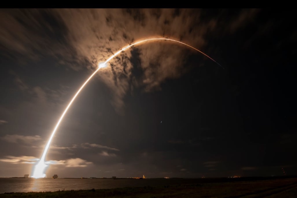 Satelit SpaceX meluncurkan 12 Starlink dari Florida, Amerika Serikat/dok. Tangkapan layar SpaceX