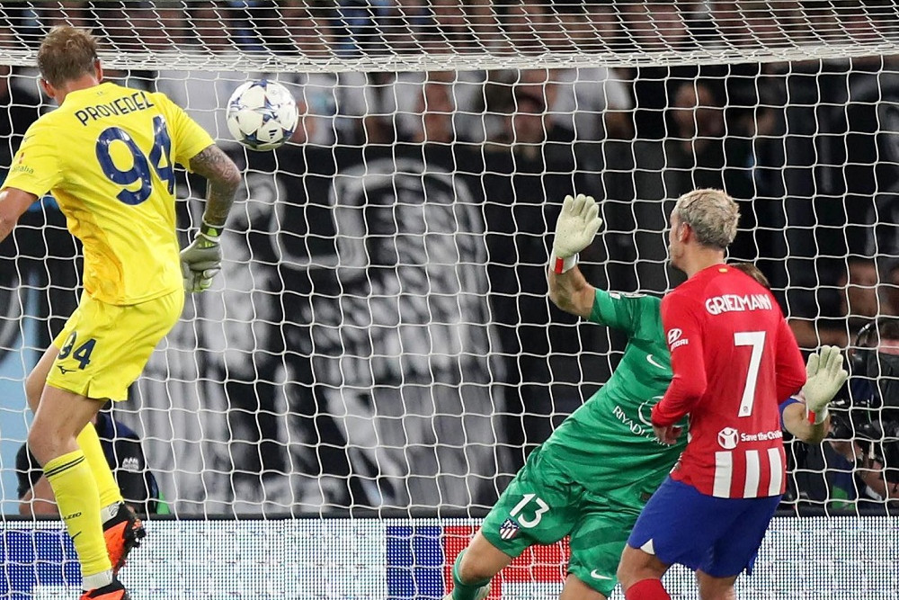  Gokil! Kiper Lazio Cetak Gol di Menit Injury Time, Atletico Gagal Menang