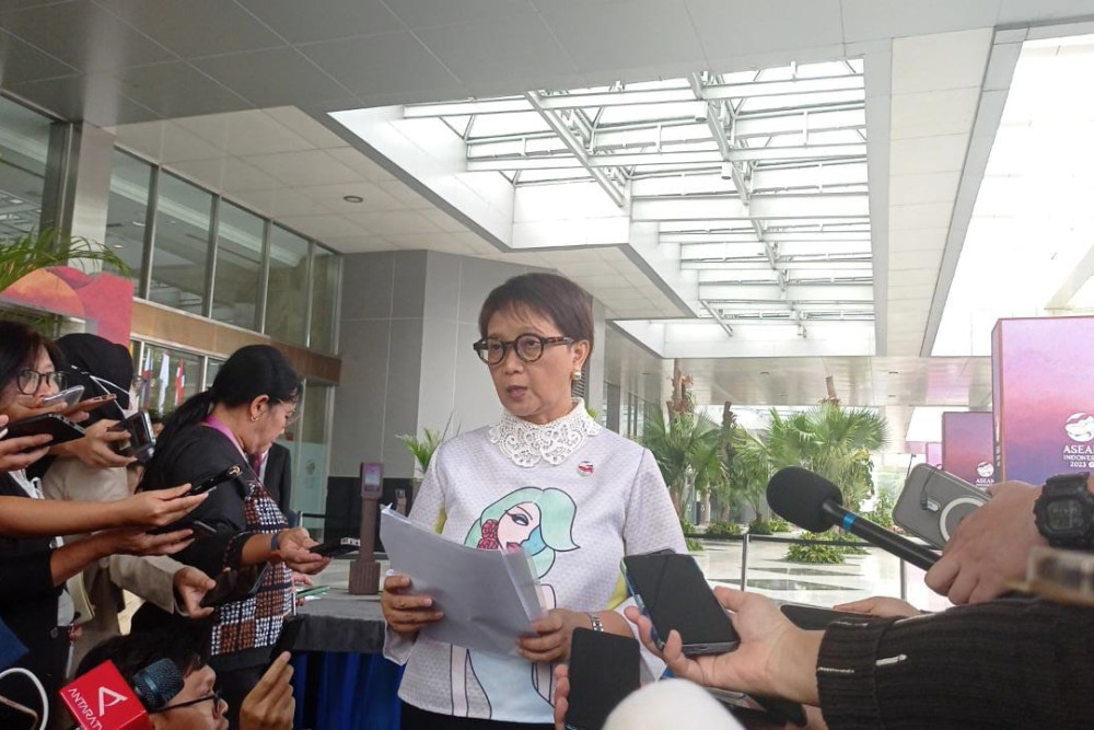 Menteri Luar Negeri (Menlu) RI Retno Marsudi memberikan keterangan kepada wartawan di sela-sela KTT ke-43 Asean, di Jakarta Convention Center (JCC) pada Rabu (6/9/2023)./Bisnis-Erta Darwati.