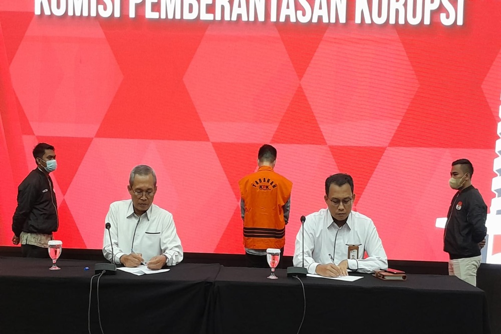 Wakil Ketua KPK Alexander Marwata dan Kabag Pemberitaan KPK Ali Fikri dalam suatu konferensi pers. JIBI/Bisnis-Dany Saputra.