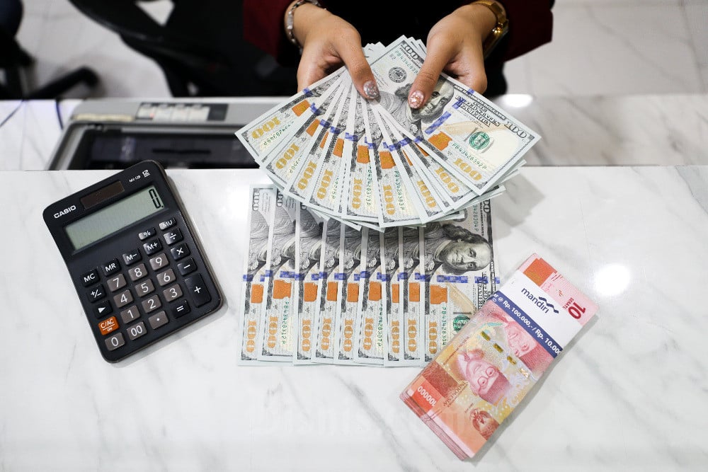  Nilai Tukar Rupiah Terhadap Dolar AS Berpeluang Naik Tipis Disengat Penahanan Suku Bunga