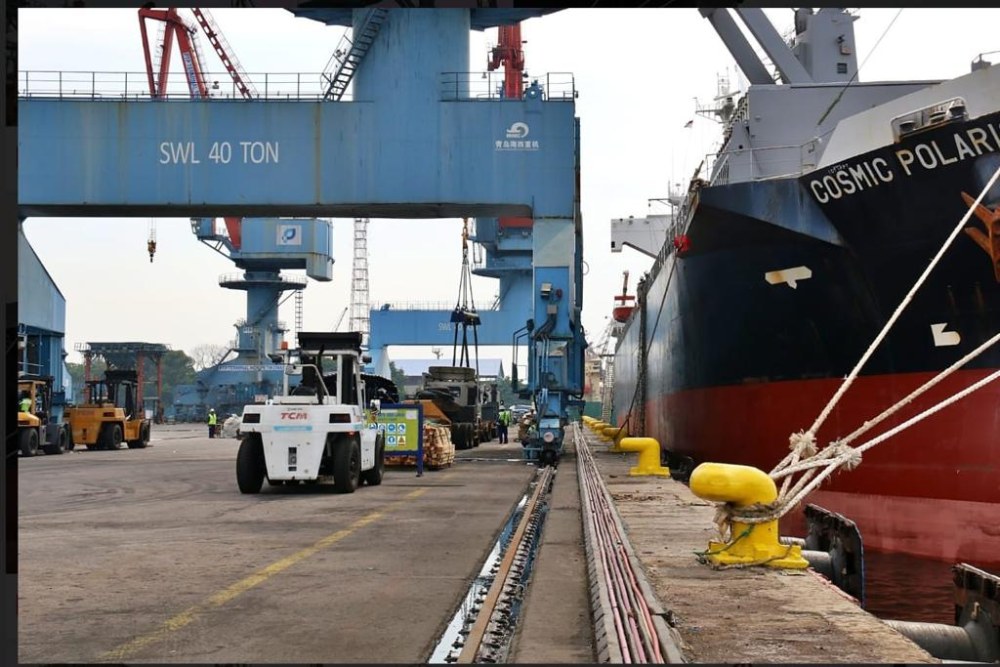 Aktivitas jasa logistik pelayaran PT Mitra Investindo Tbk. (MITI)/Istimewa. 