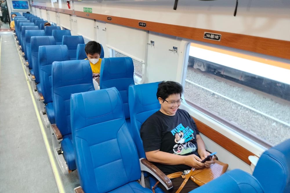 Tampilan interior kursi Kereta Ekonomi New Generation yang resmi meluncur hari ini, Selasa (26/9/2023)./ Dok. PT KAI
