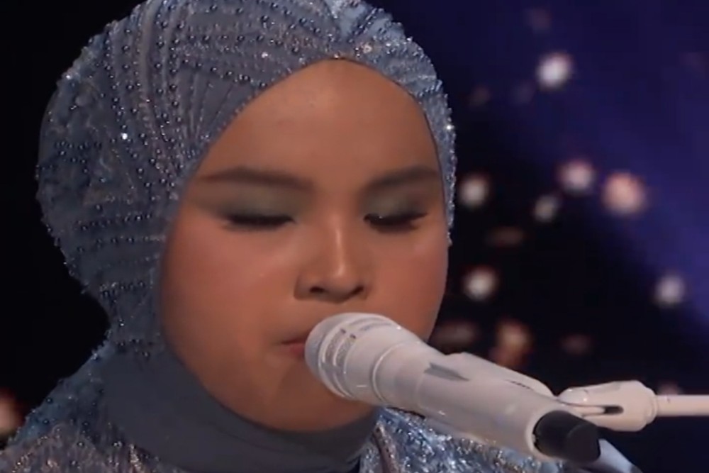  Aksi Putri Ariani Bawakan Don\'t Let The Sun Go Down On Me di Final America Got Talent