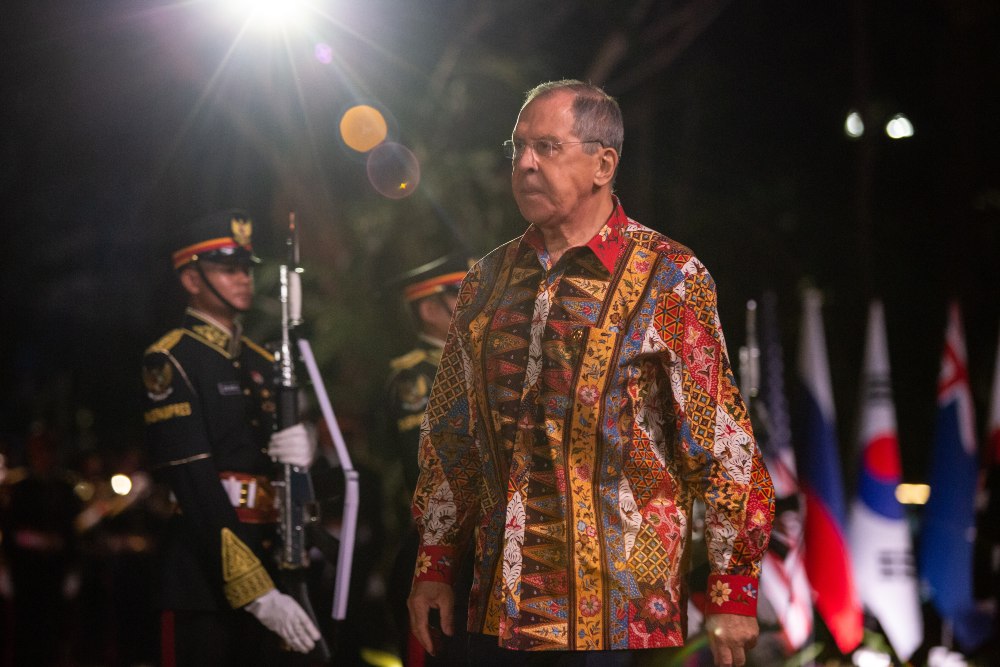 Menteri Luar Negeri Rusia Sergey Lavrov tiba di Hutan Kota GBK untuk menghadiri Gala Dinner KTT ke-43 ASEAN di Jakarta, Rabu (6/9/2023). ANTARA FOTO/Media Center KTT ASEAN 2023/Afriadi Hikmal/aww.
