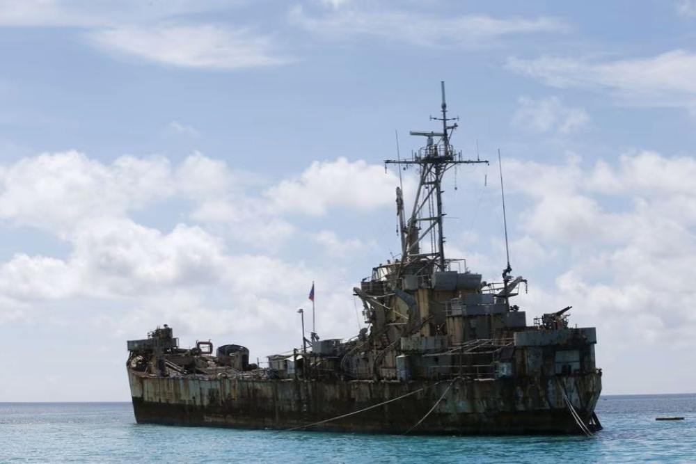 Kapal Angkatan Laut Filipina, BRP Sierra Madre, yang sudah kandas sejak tahun 1999, terlihat di Second Thomas Shoal yang disengketakan, bagian dari Kepulauan Spratly, di Laut China Selatan./Reuters