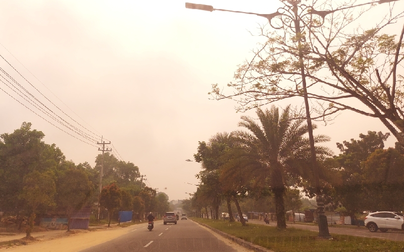  Udara Memburuk, Riau Kembali Diselimuti Kabut Asap Karhutla