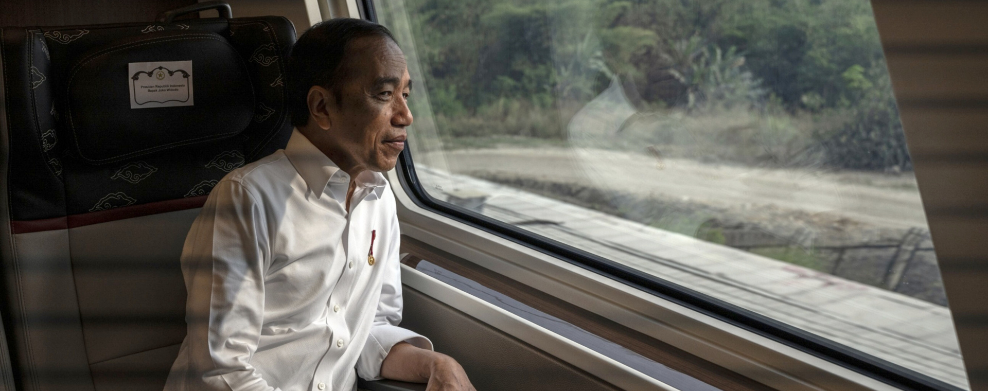  Jokowi: Whoosh Jadi Kereta Cepat Pertama di Asean