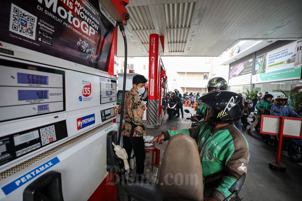  PT Pertamina Retail (PTPR) Berikan Kejutan Kepada Pelanggan Yang Berpakaian Batik