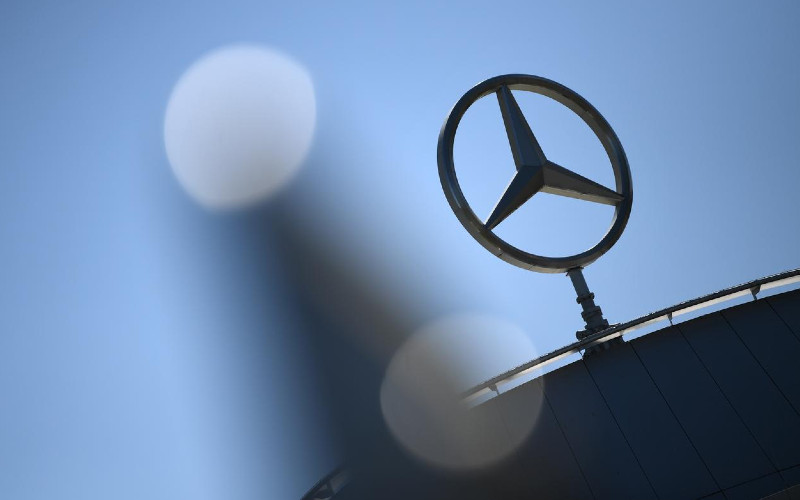 Bintang Lancip Tiga, logo Mercedes Benz. /REUTERS