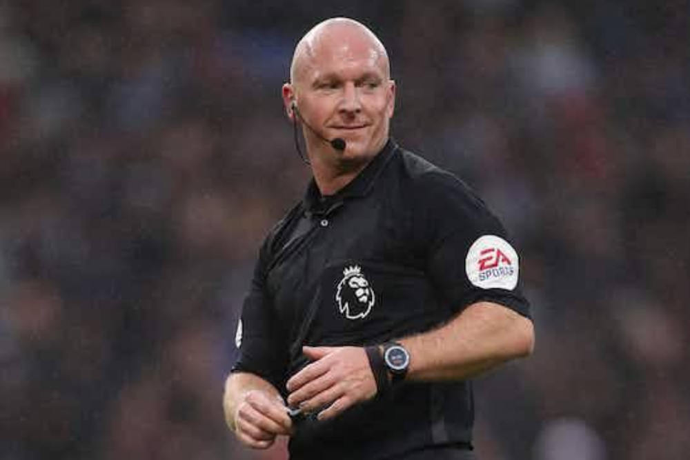  Simon Hooper, Wasit Kontroversi Liga Inggris yang Bikin Geleng-geleng Kepala