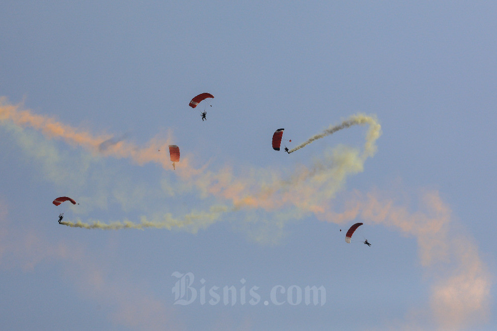  Atraksi di Langit Jakarta saat Gladi Bersih Persiapan HUT Ke-78 TNI