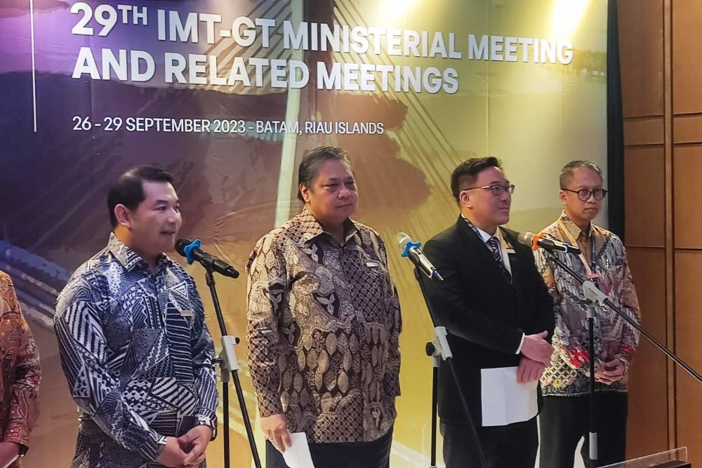 Menteri Koordinator Bidang Perekonomian, Airlangga Hartarto mengikuti pertemuan tiga menteri Asean yang bertajuk Indonesia, Malaysia, Thailand Growth Triangle (IMT-GT) di Hotel Marriot Batam, Jumat (29/9/2023). JIBI/Rifki Setiawan Lubis.