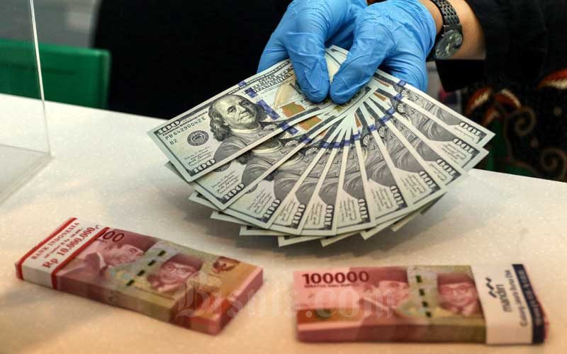  Rupiah Hampir Tembus Rp15.700, Ini Sektor yang Paling Terdampak!