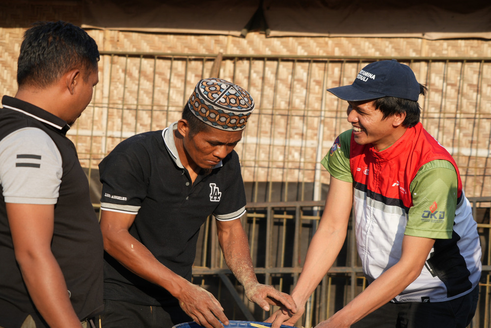  Sinergi Pertamina dan BBKSDA Latih Pembuatan Pakan Silase Kelompok Mammetang
