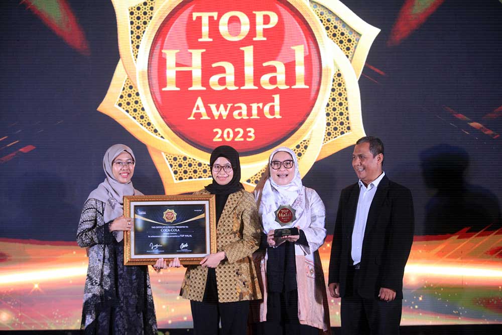  Coca-Cola Menerima Penghargaan Top Halal Award 2023