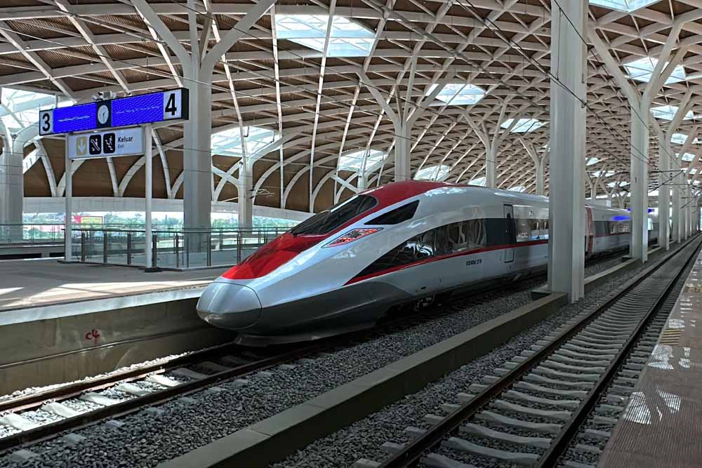 Kereta Cepat Jakarta Bandung di Stasiun Halim./ Dok. KCIC
