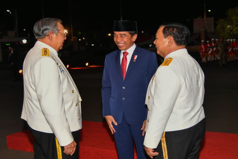 Presiden Joko Widodo tertawa lepas bersama dengan Presiden ke 6 Susilo Bambang Yudhoyono dan calon presiden Prabowo Subianto./sumber: Kemhan.