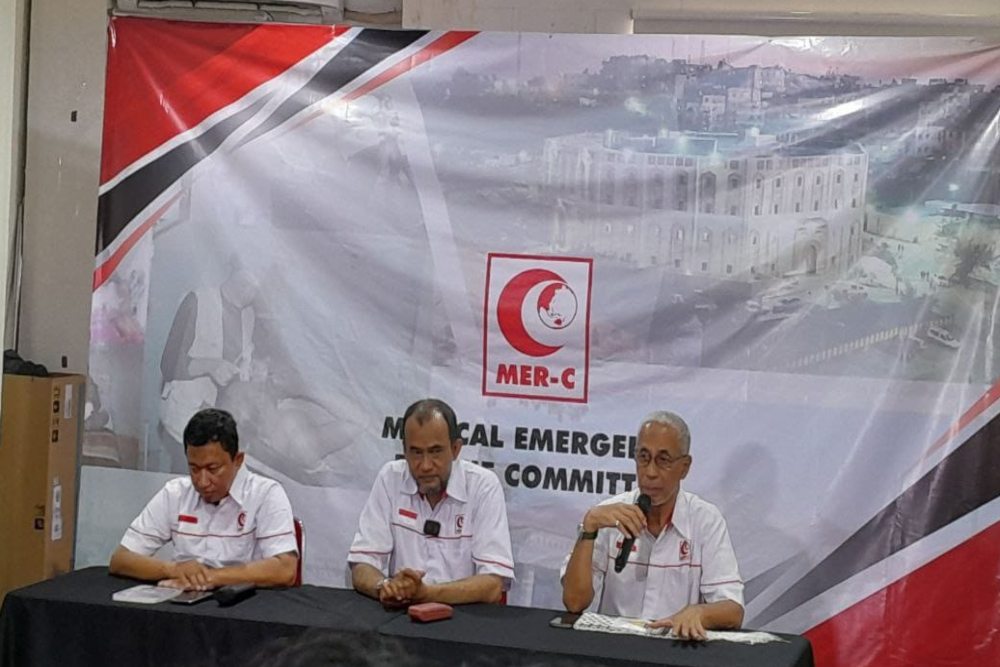 Presidium Medical Emergency Rescue Committee (MER-C) Indonesia saat memberikan keterangan pers di Senen, Jakarta Pusat pada Selasa (10/10/2023). JIBI/Bisnis-Reyhan Fernanda Fajarihza