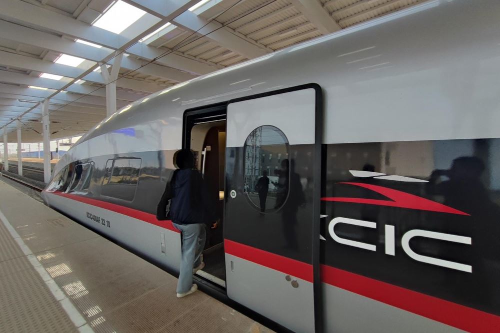  Kereta Cepat Whoosh Buka Lowongan Penerjemah Bahasa China, Klik Syaratnya di Sini!