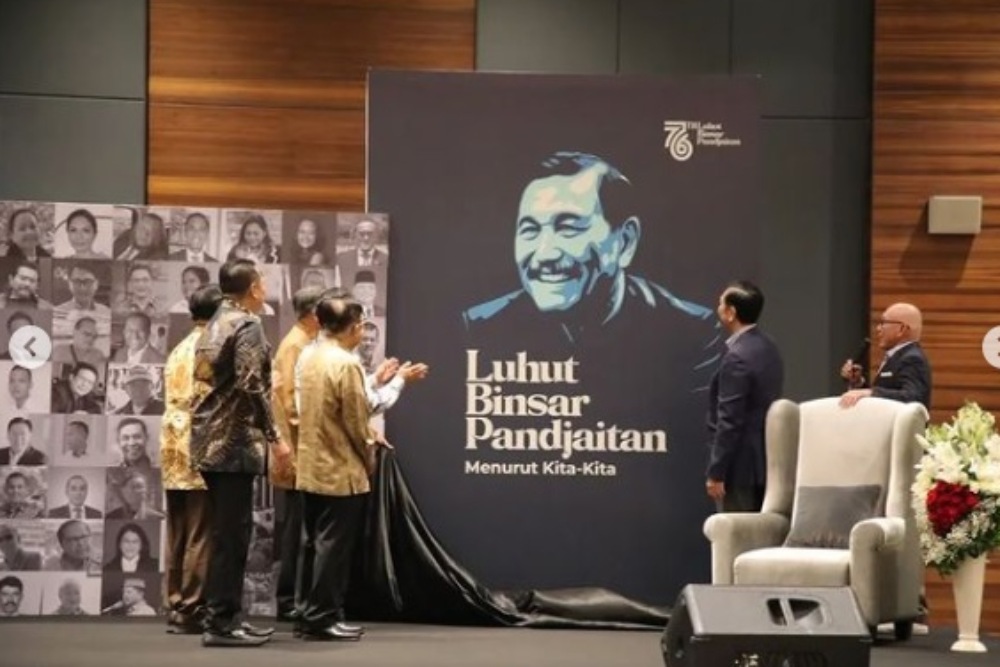 Menteri Koordinator Bidang Kemaritiman dan Investasi Luhut Binsar Pandjaitan  merayakan hari ulang tahun (HUT) ke-76 pada Kamis (28/9/2023) di Sopo Del Tower, Mega Kuningan Barat, Jakarta Selatan. Pada perayaan itu diluncurkan buku Luhut Binsar Panjaitan Menurut Kita-kita/Instagram @luhut.pandjaitan