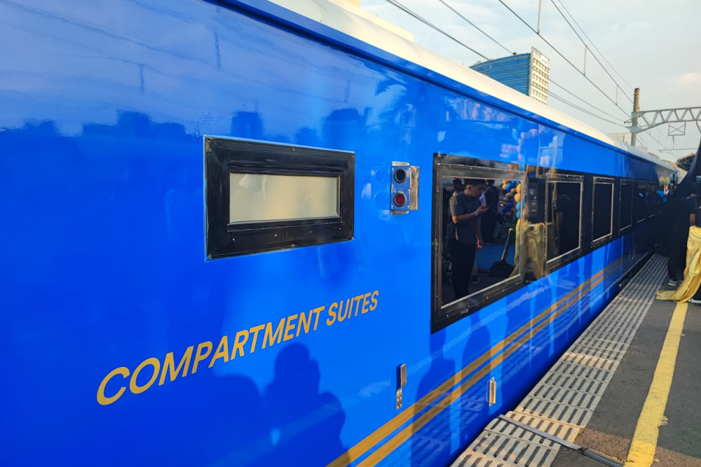 Tampak luar Kereta Suite Class Compartment yang resmi diluncurkan di Stasiun Gambir, Jakarta pada Selasa (10/10/2023)/Bisnis-Lorenzo Anugrah Mahardhika