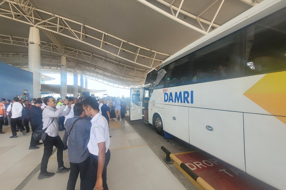 Perum Damri cabang Bandung menyiapkan belasan armada feeder Bandara Kertajati, Majalengka dari sejumlah titik.