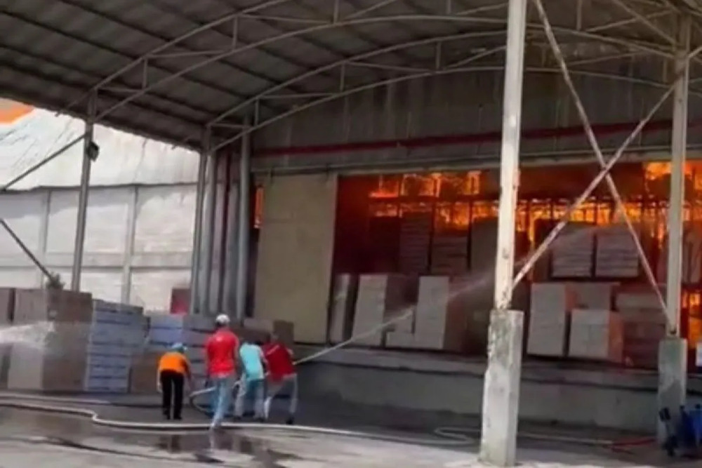 Kebakaran Pabrik Tisu di Mojokerto Renggut Korban Jiwa