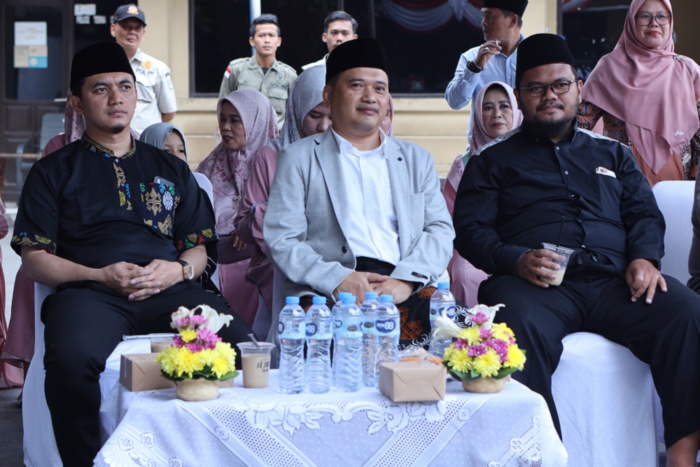 Kepala Biro Kesejahteraan Rakyat Sekretariat Daerah Provinsi Jawa Barat Faiz Rahman (kiri)