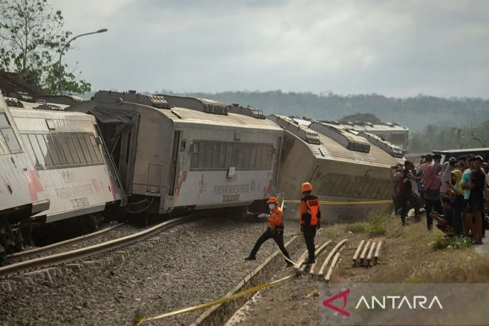  Kereta Tujuan Surabaya Terdampak Kecelakaan KA Argo Semeru