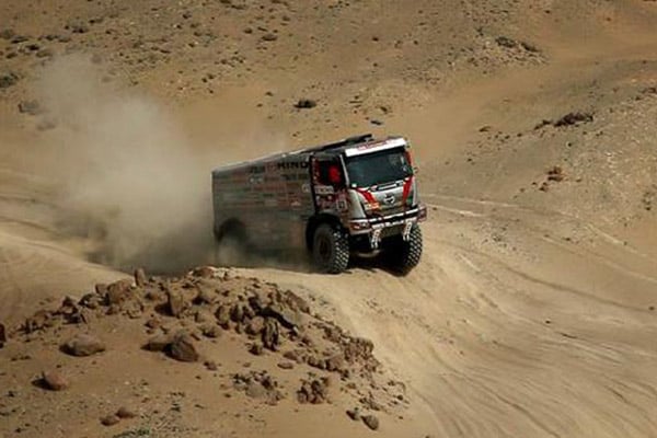  Batu Bara dan Sawit Melemah, Penjualan Truk Hino Ambruk